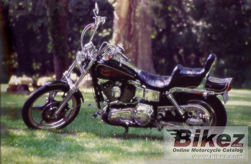 Big Jeff Dunckel dyna wide glide picture and wallpaper from Bikez.com